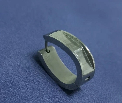 ISO9001 PVD Surface Silver Jewelry Components Clip Ons Earring Tolerance 0.03mm